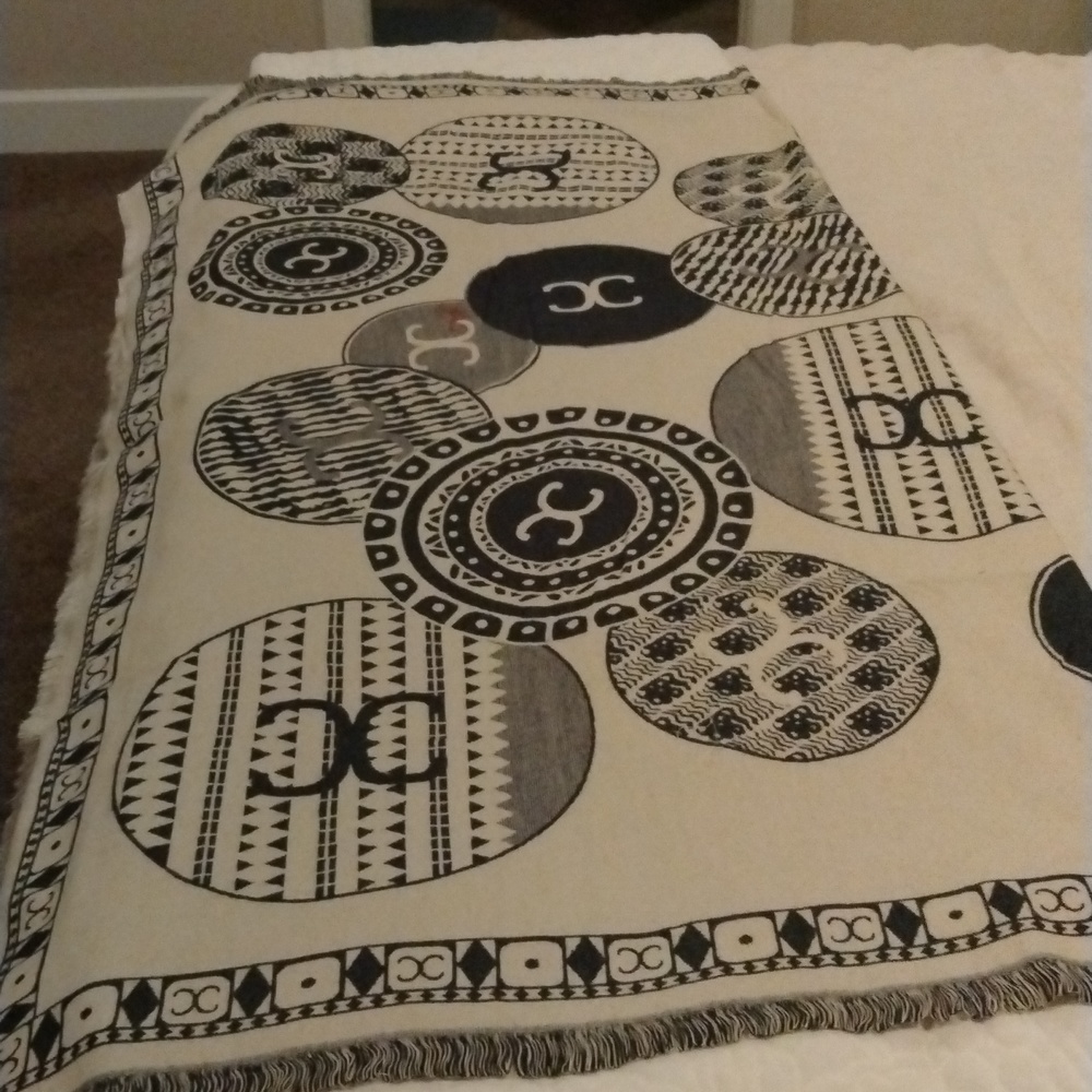 Throw Blanket w/fringe .55" soft gorgeous warm cozy. Happy holidays shawl - Picture 2 of 5